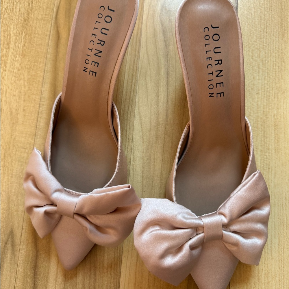 Journee Collection champagne Bow Mules